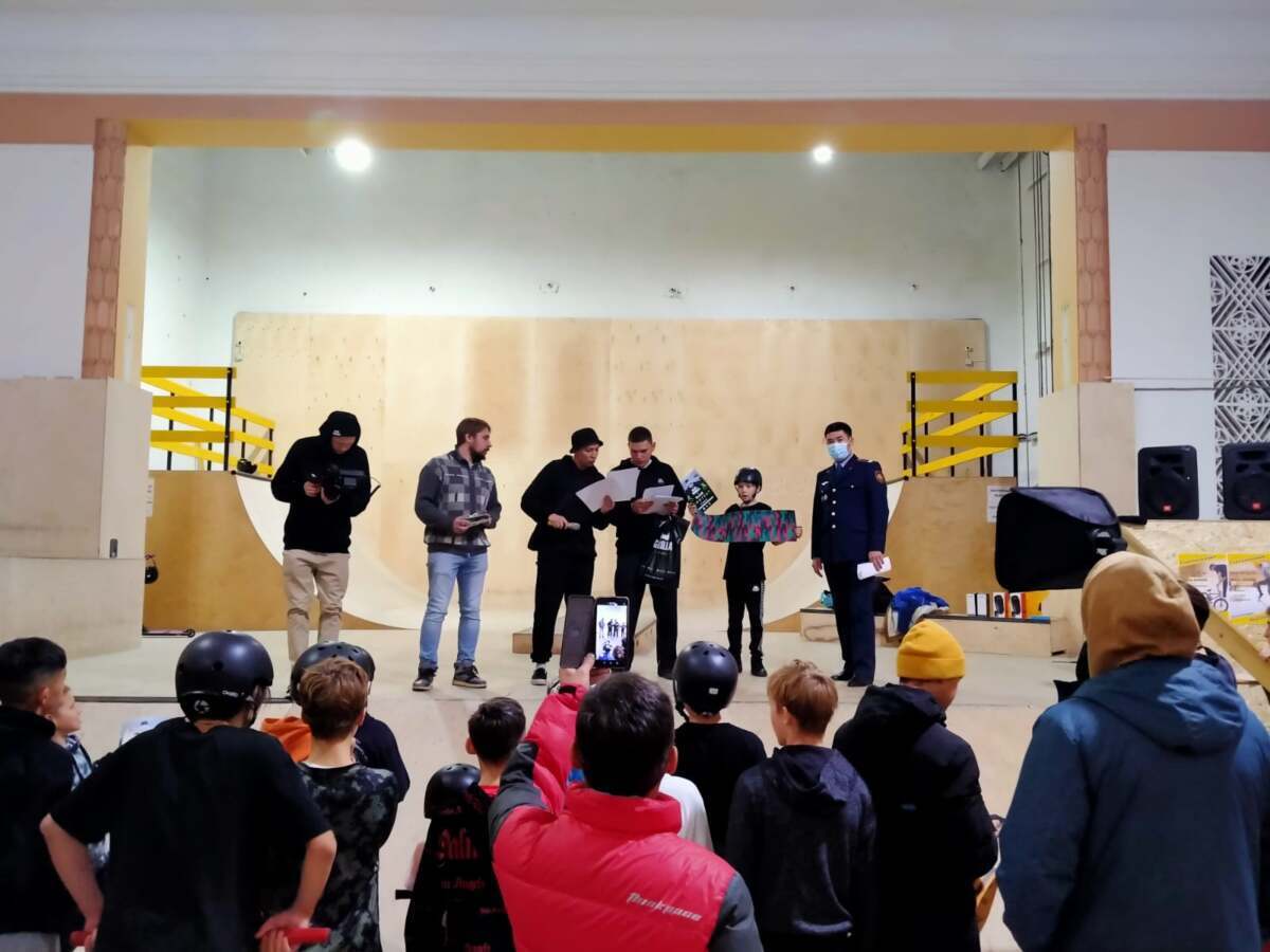 Соревнования на самокатах и скейтах провели акмолинские полицейские