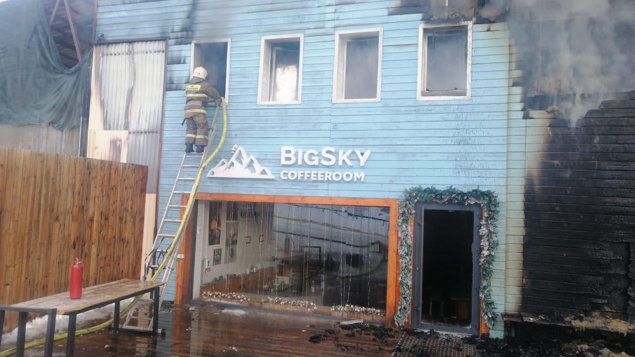 В рестобаре в горах Медеуского района Алматы произошел крупный пожар